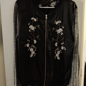 Gimmicks By Buckle S L Floral Embroidered Black and Gray Women's Jacket